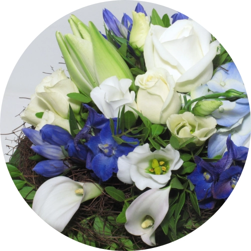 Blumenstrauss-Farben-blau-weiss