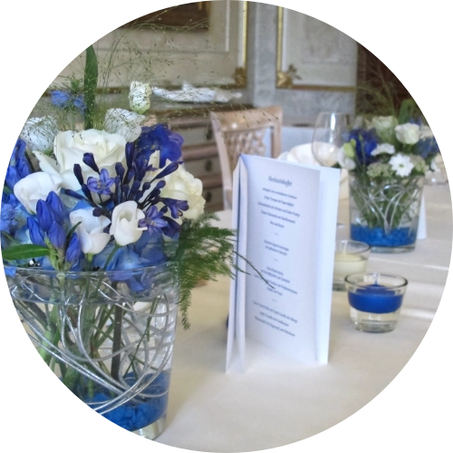 Table-decoration-wedding-colors-blue-white