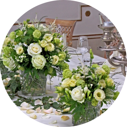 Tischdeko-Hochzeit-Farben-gelb-creme-weiss